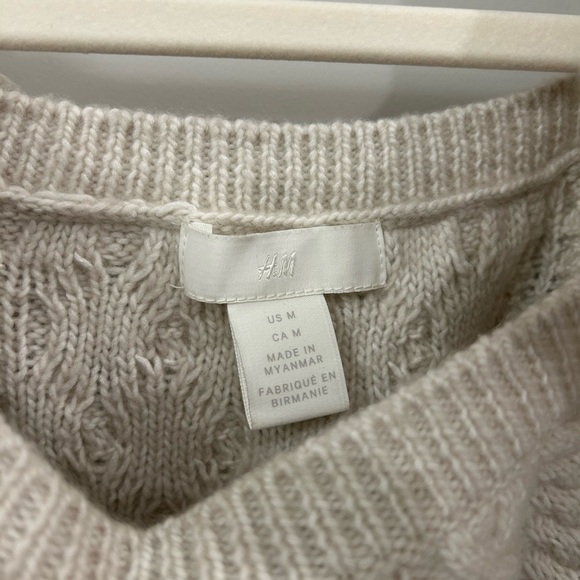 H&M Cream Sweater - Picture 2 of 4